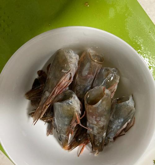 狗吃虾过敏怎么办？药物解救（有效的药物治疗方法及注意事项）