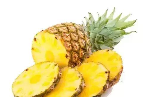 狗狗牙发育不好，吃什么水果好？（了解适合狗狗牙发育不良的水果种类及作用）